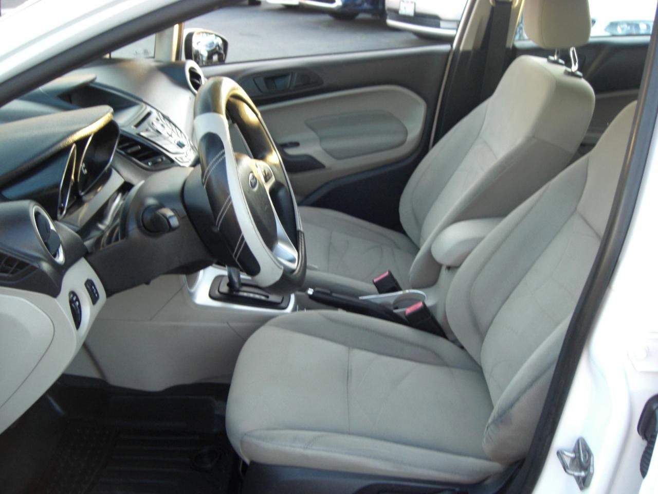 Used 2017 Ford Fiesta SE image 19