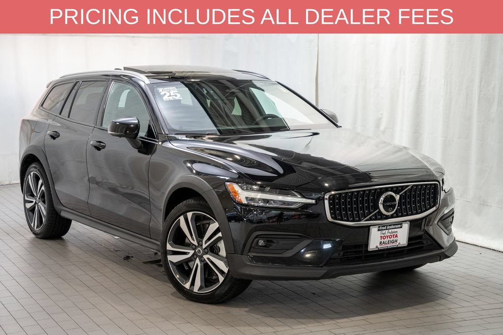 Used 2025 Volvo V60 B5 Cross Country Plus AWD/4WD image 1