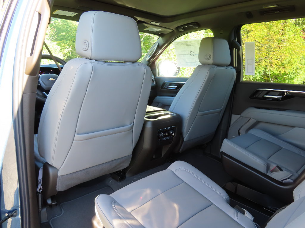 New 2027 Chevrolet Suburban LT w/ Comfort Package AWD/4WD image 28
