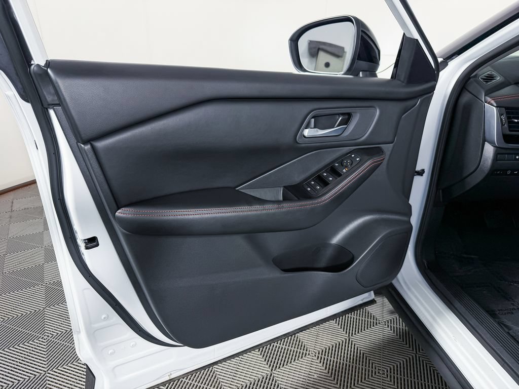 Certified 2026 Nissan Rogue SV AWD/4WD image 45