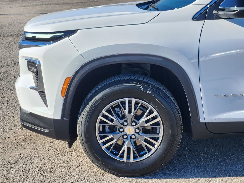 Used 2025 Chevrolet Traverse LT image 8