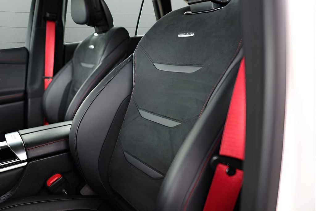 Used 2025 Mercedes-Benz GLC 43 AMG 4MATIC image 31