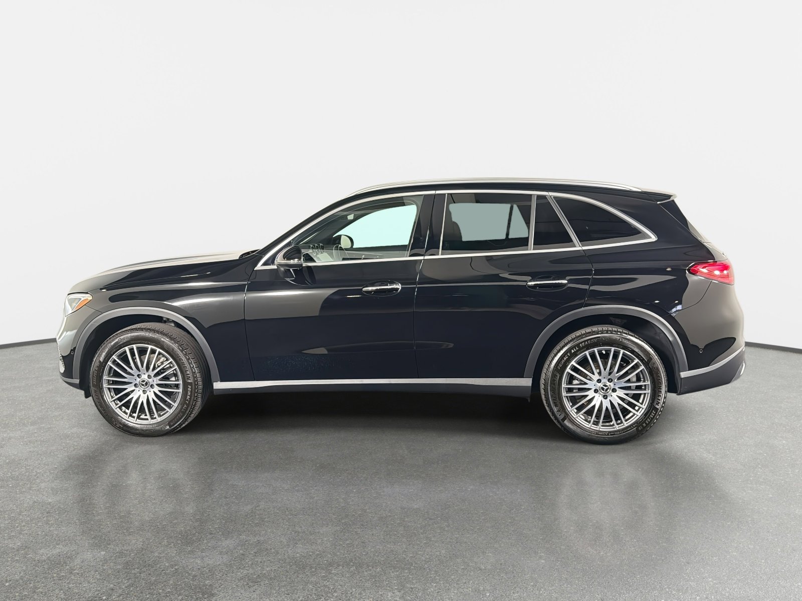 Used 2025 Mercedes-Benz GLC 300 4MATIC image 6
