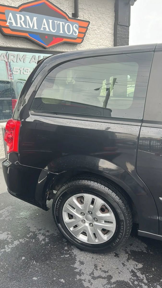 Used 2014 Dodge Grand Caravan American Value Package FWD image 32