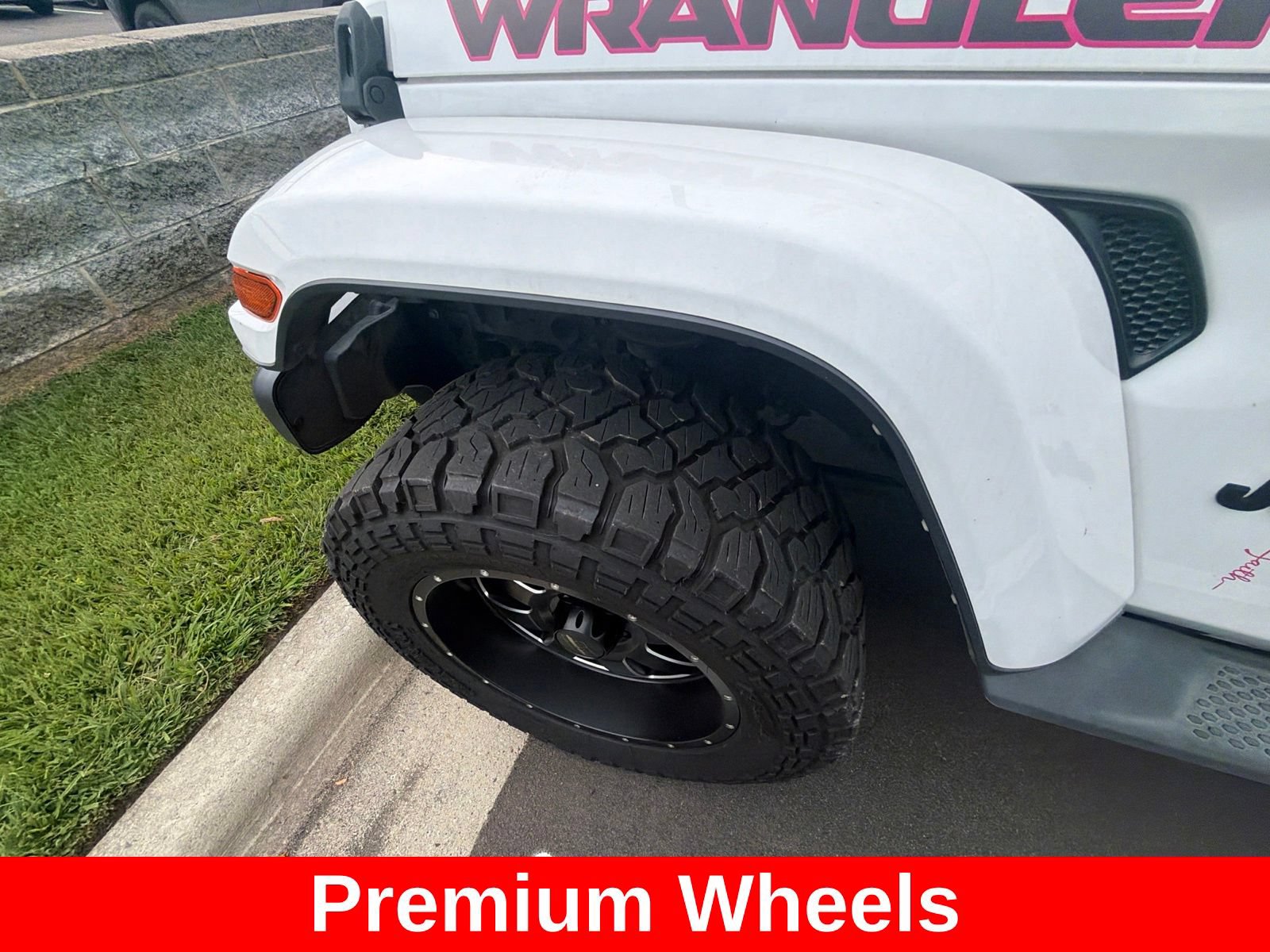Used 2022 Jeep Wrangler Unlimited Sahara w/ Cold Weather Group AWD/4WD image 6