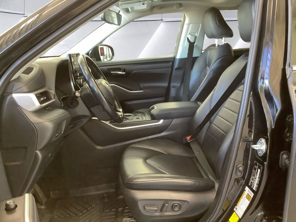 Used 2021 Toyota Highlander XLE image 7