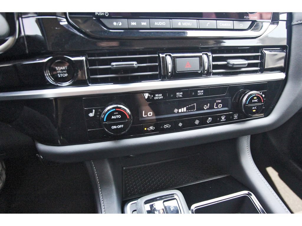 Used 2025 Nissan Pathfinder SV FWD image 25