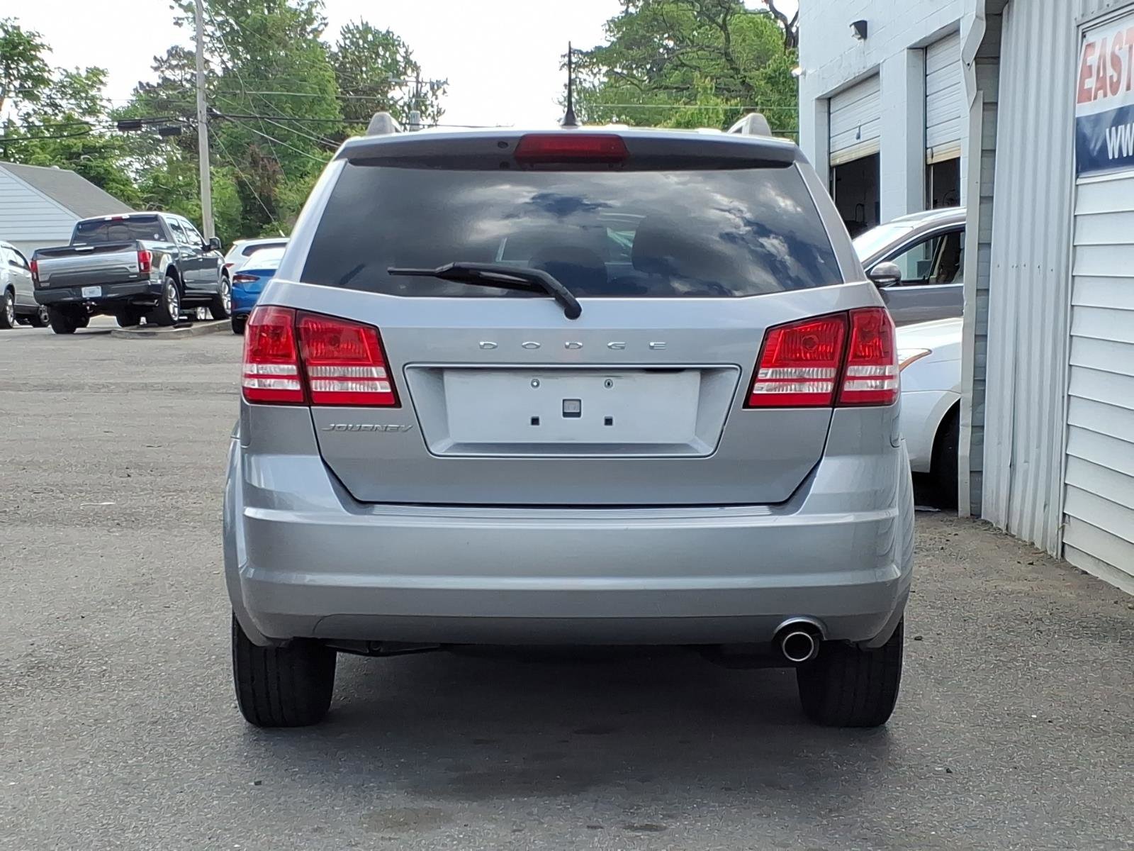 Used 2017 Dodge Journey SE FWD image 4