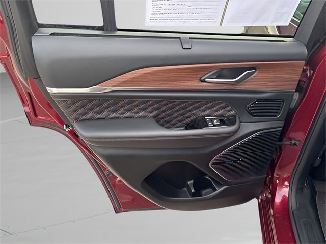 Used 2022 Jeep Grand Cherokee Summit w/ Luxury Tech Group V image 17