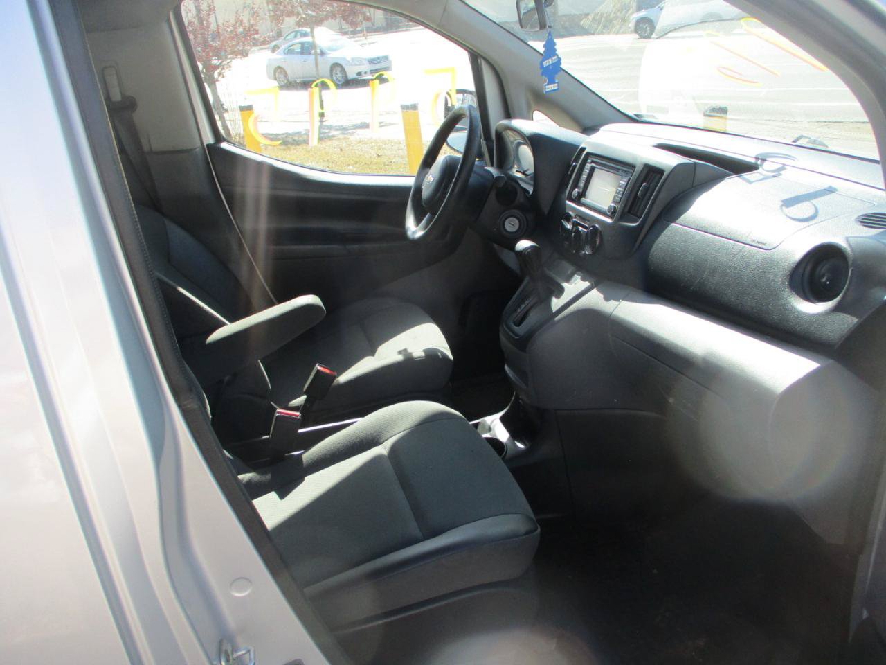 Used 2015 Chevrolet City Express LT w/ Technology Package FWD image 4
