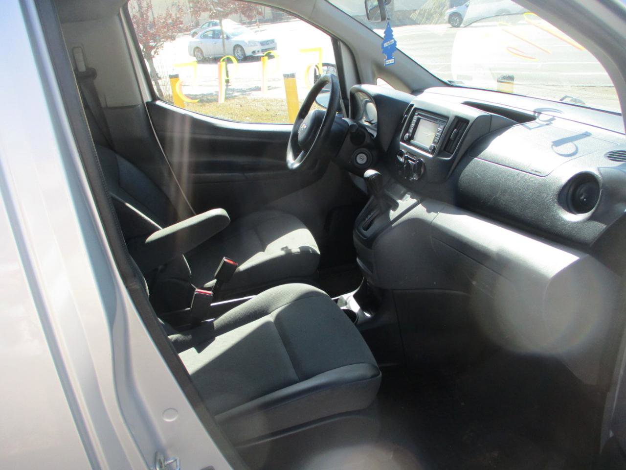 Used 2015 Chevrolet City Express LT w/ Technology Package image 4
