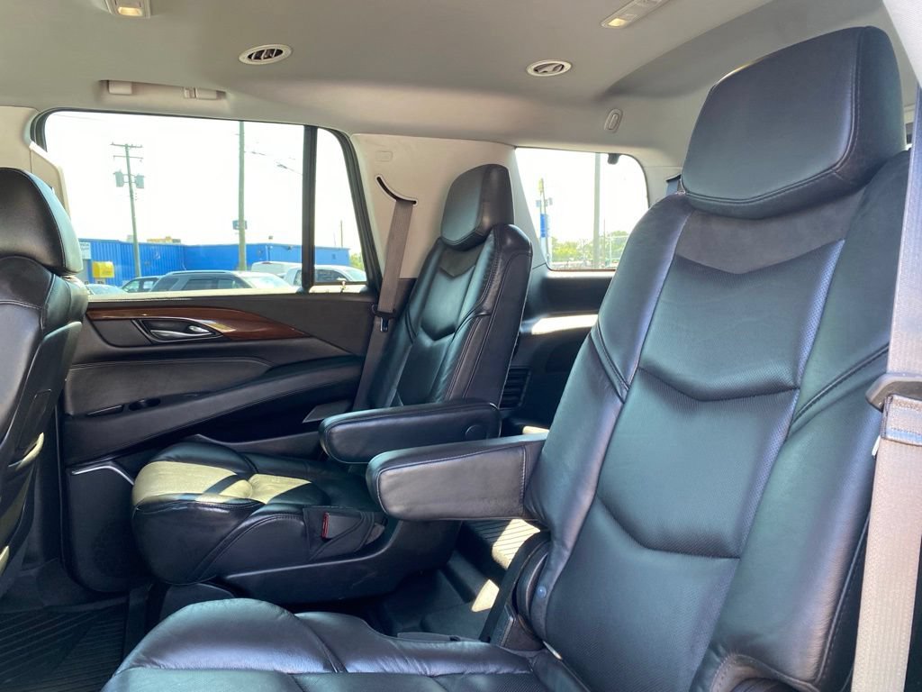 Used 2020 Cadillac Escalade Luxury AWD/4WD image 19
