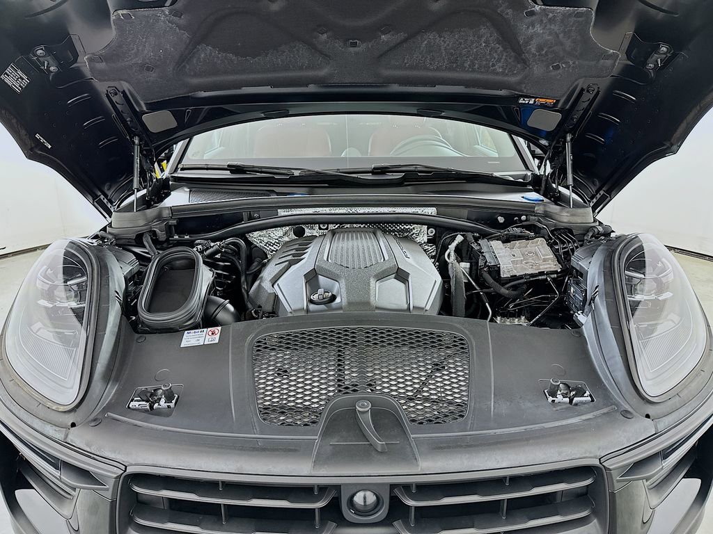 Used 2024 Porsche Macan AWD/4WD image 33