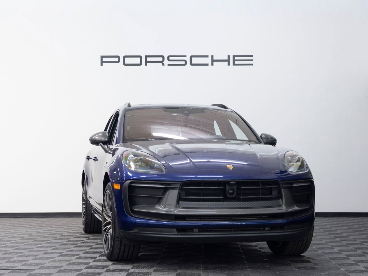 Certified 2025 Porsche Macan Turbo image 9