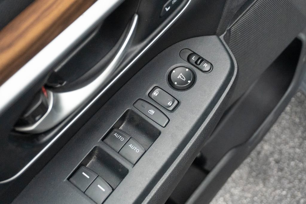 Used 2020 Honda CR-V Touring image 17