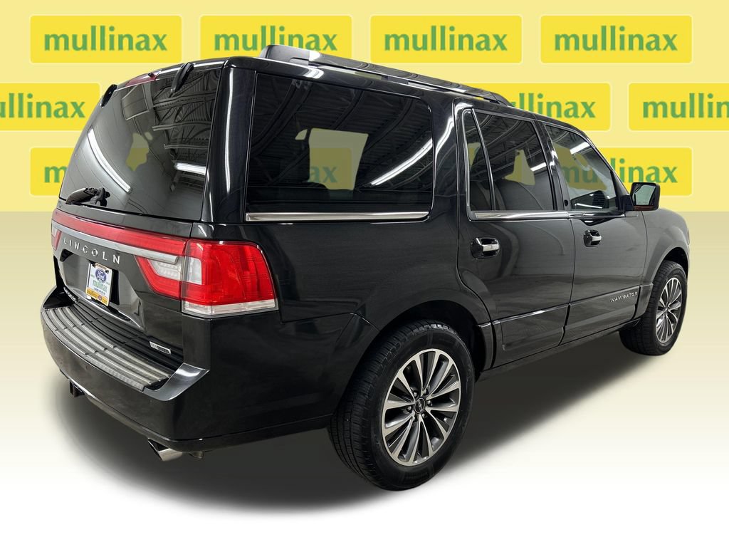 Used 2015 Lincoln Navigator 2WD image 3
