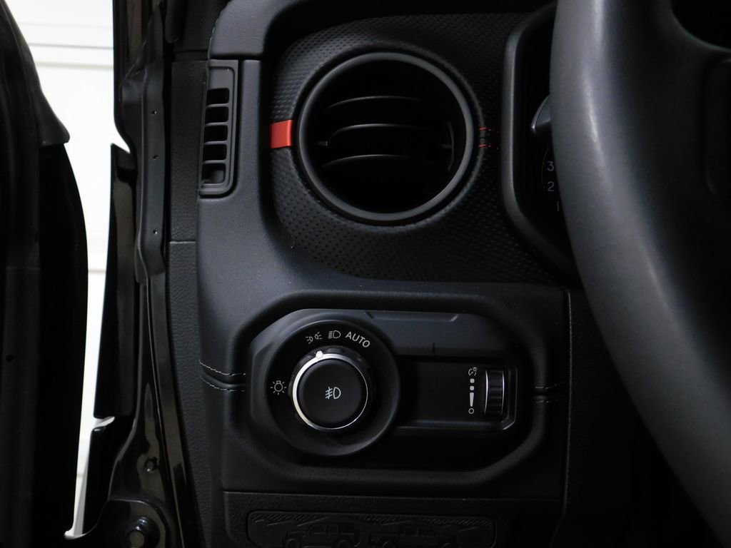Used 2024 Jeep Wrangler Unlimited Rubicon w/ Technology Group AWD/4WD image 40
