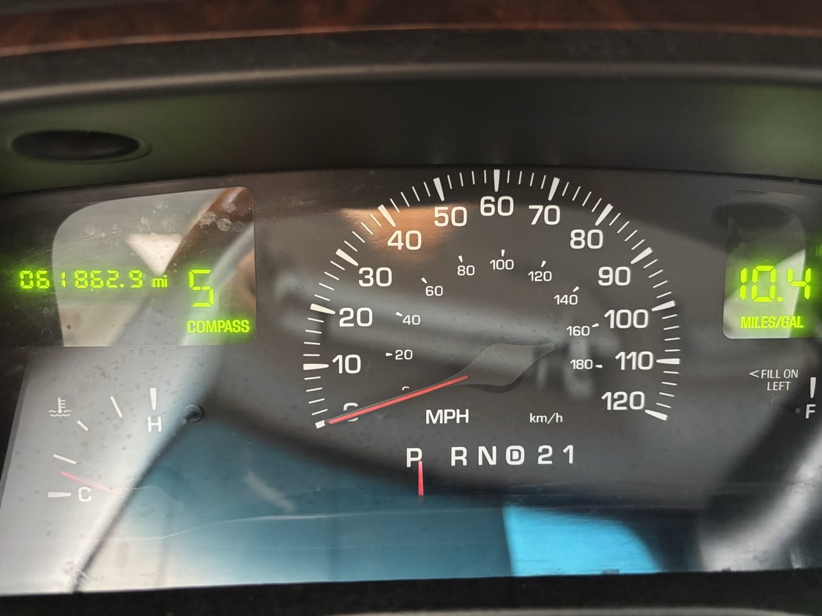 Used 2001 Lincoln Town Car Signature RWD image 15