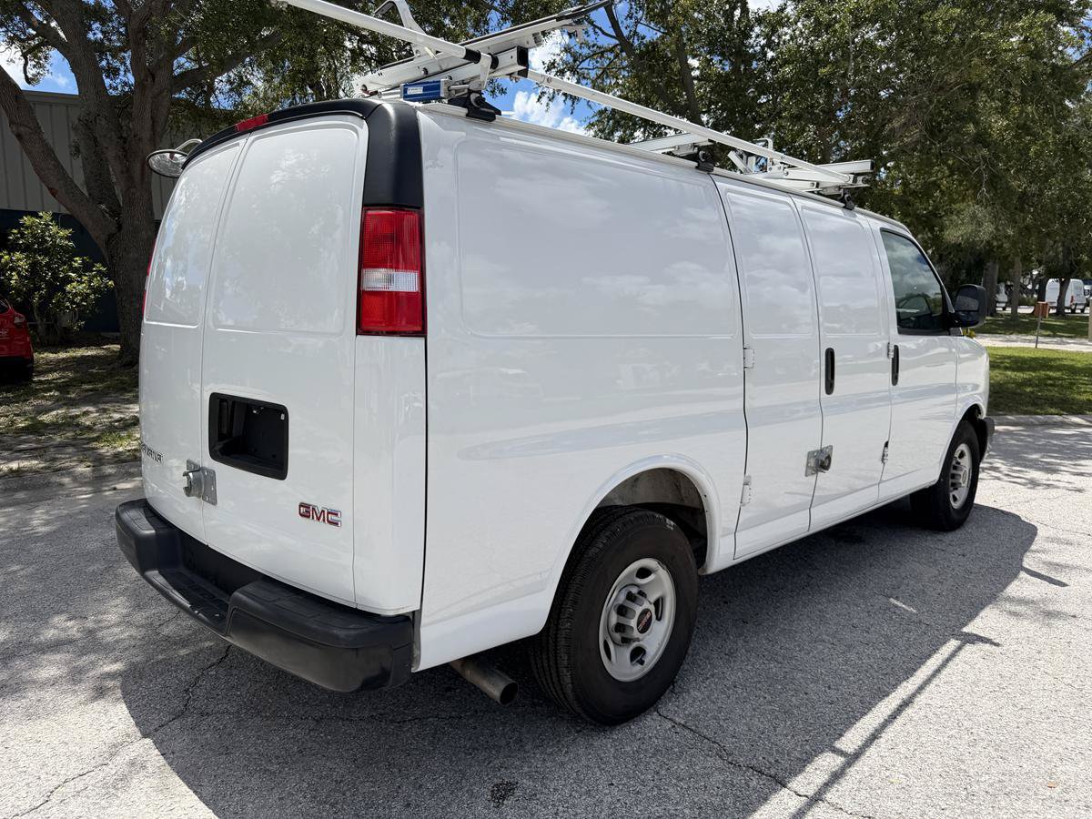 Used 2025 GMC Savana 3500 RWD image 3