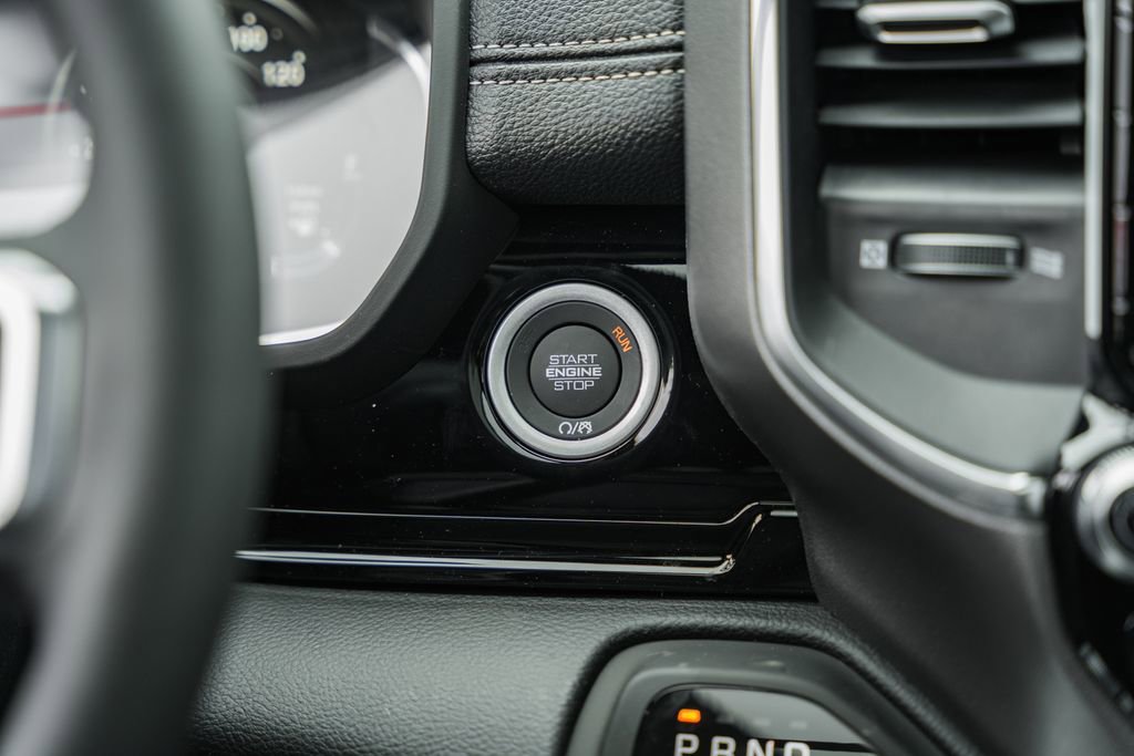 New 2026 RAM 1500 Laramie AWD/4WD image 32