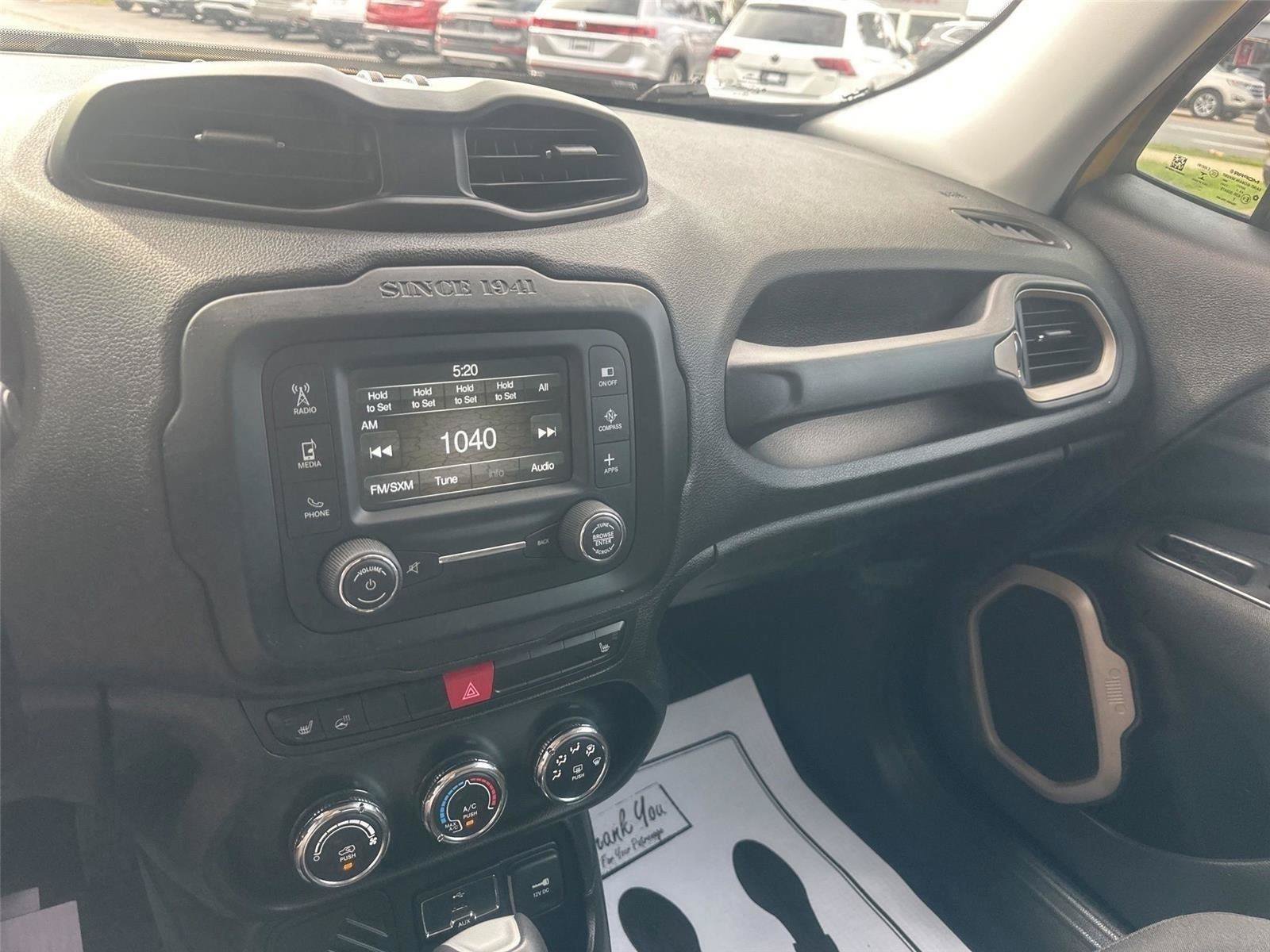 Used 2017 Jeep Renegade Latitude w/ Cold Weather Group FWD image 30