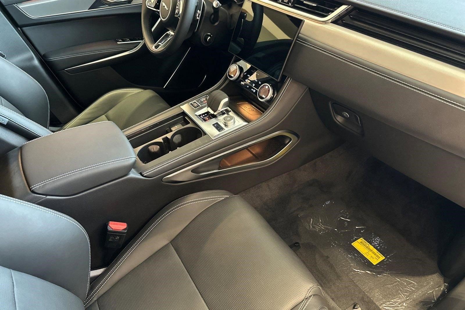 New 2026 Jaguar F-PACE R-Dynamic S image 23