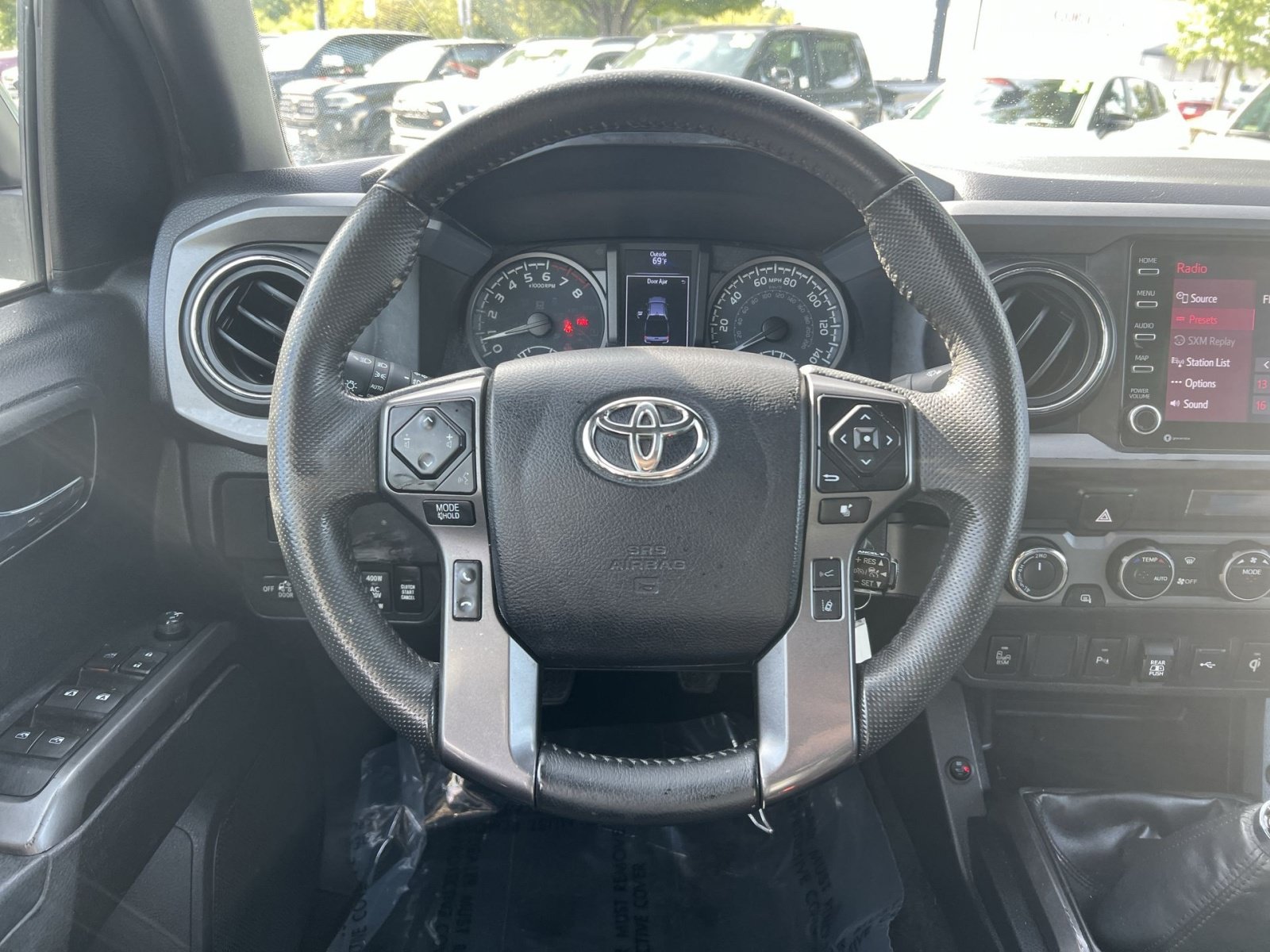 Used 2022 Toyota Tacoma TRD Off-Road w/ Technology Package AWD/4WD image 16