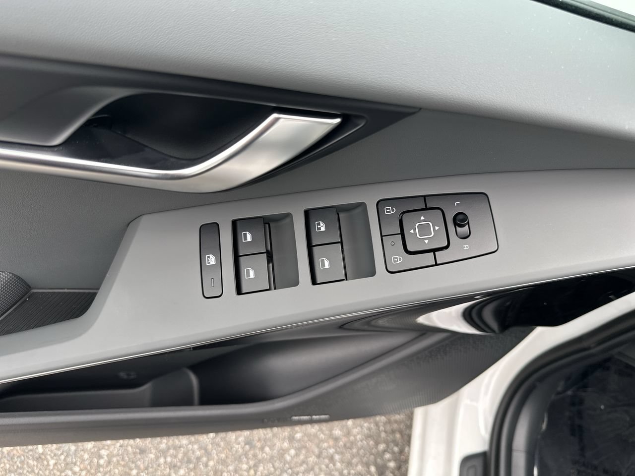 New 2026 Kia Niro EX FWD image 3