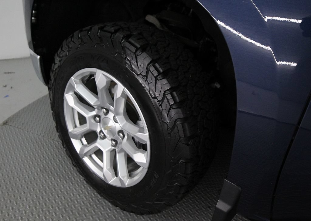 Used 2023 Chevrolet Silverado 1500 LT AWD/4WD image 49