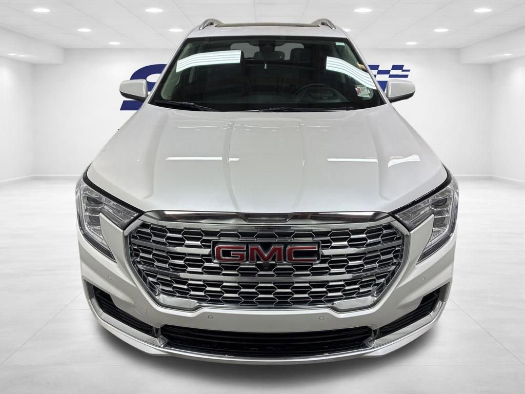 Used 2023 GMC Terrain Denali w/ Denali Premium Package image 2