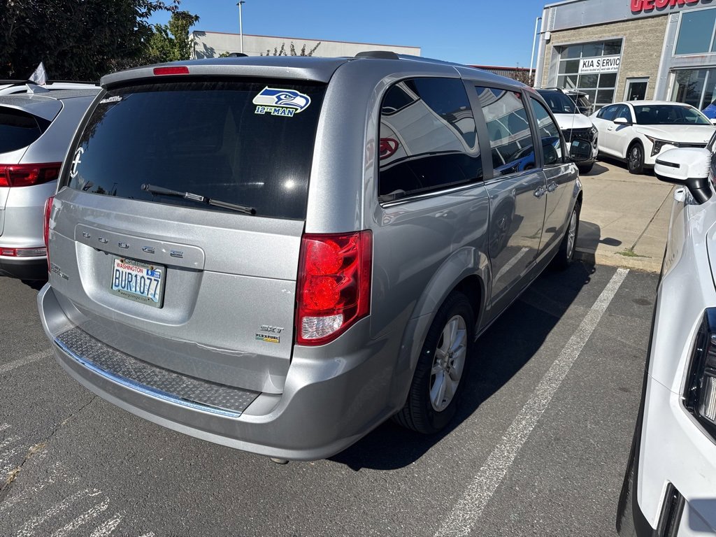 Used 2018 Dodge Grand Caravan SXT image 2