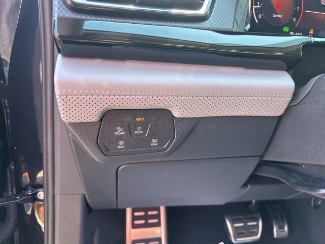 Used 2025 Volkswagen Atlas Peak Edition SE AWD/4WD image 17