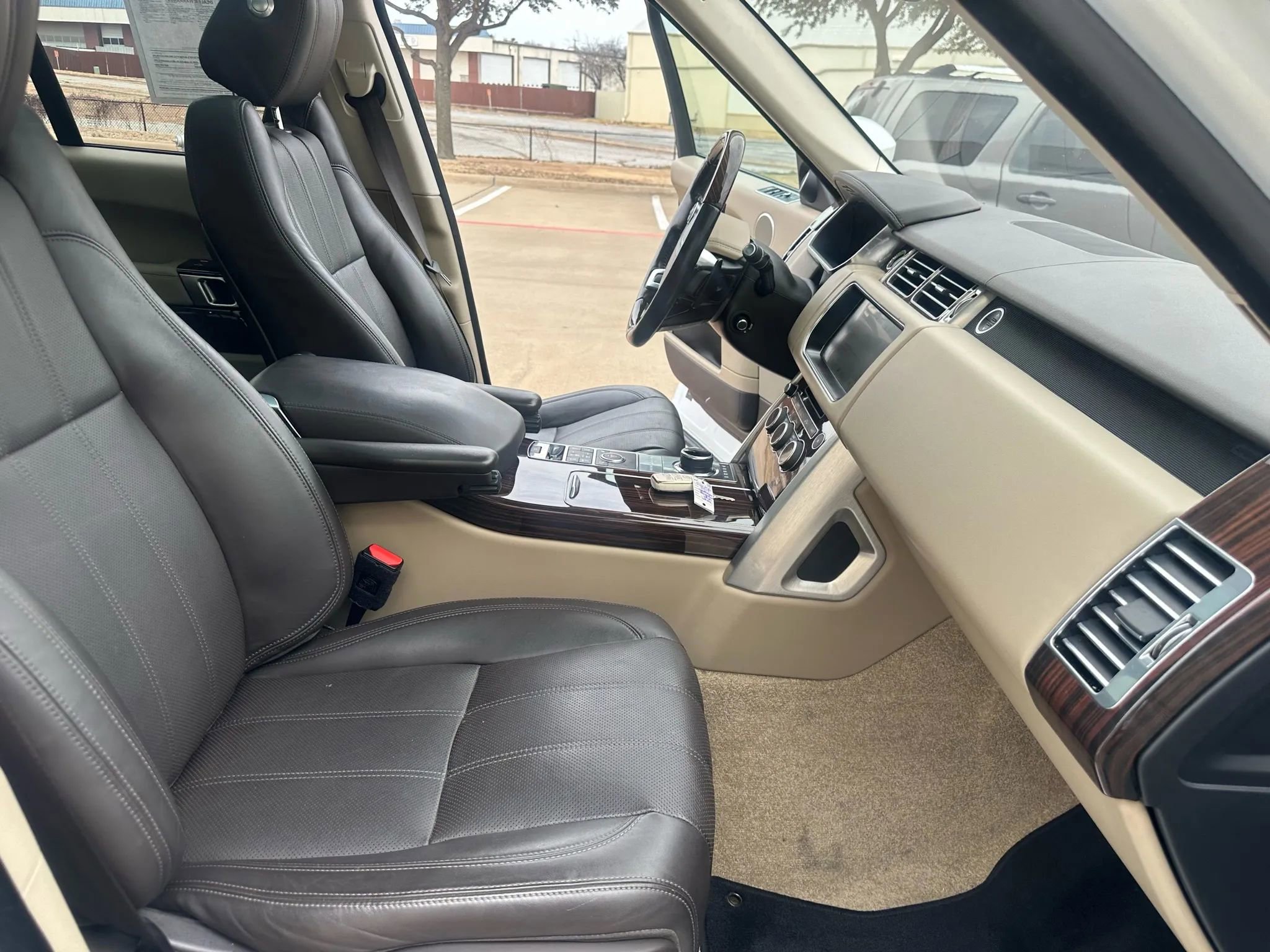 Used 2017 Land Rover Range Rover HSE image 29