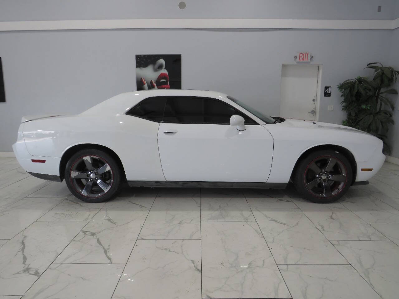 Used 2013 Dodge Challenger SXT RWD image 3
