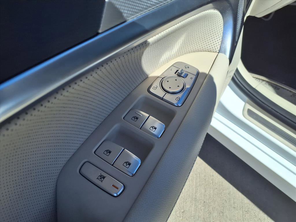 Certified 2026 Genesis G70 2.5T Prestige image 21