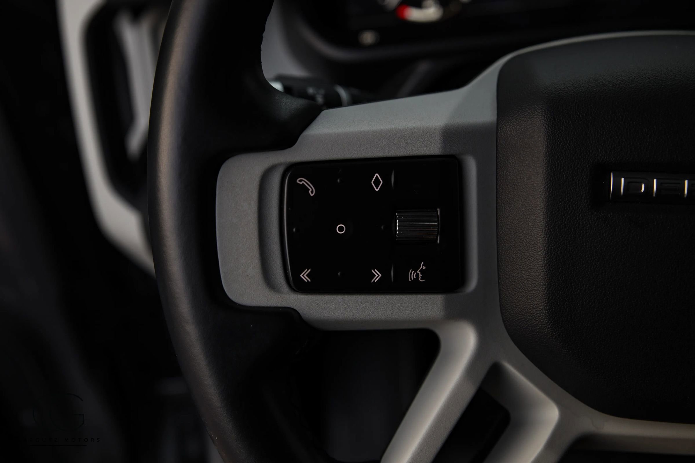 Used 2022 Land Rover Defender 110 SE image 25