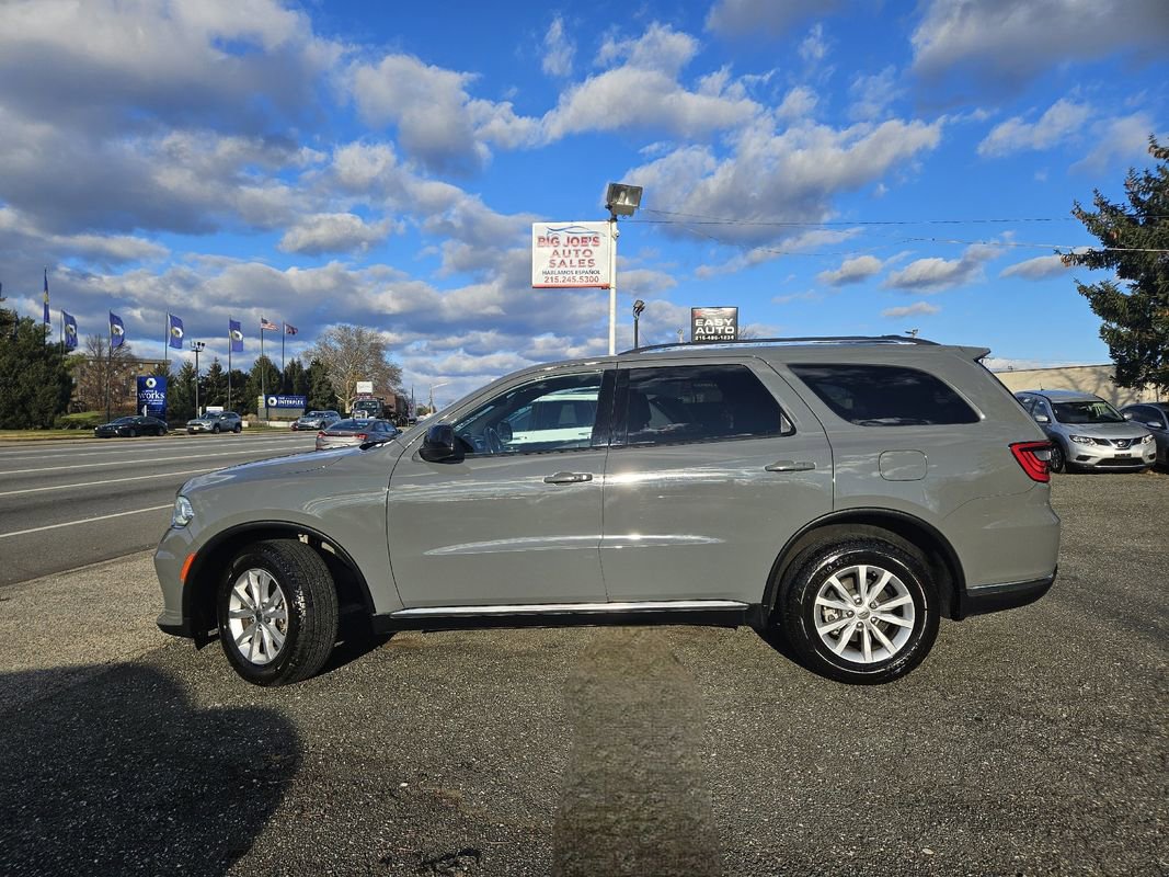 Used 2023 Dodge Durango SXT Launch Edition image 2