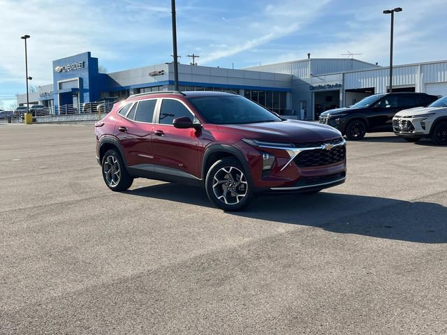 Certified 2025 Chevrolet Trax LT w/ LT Convenience Package image 2