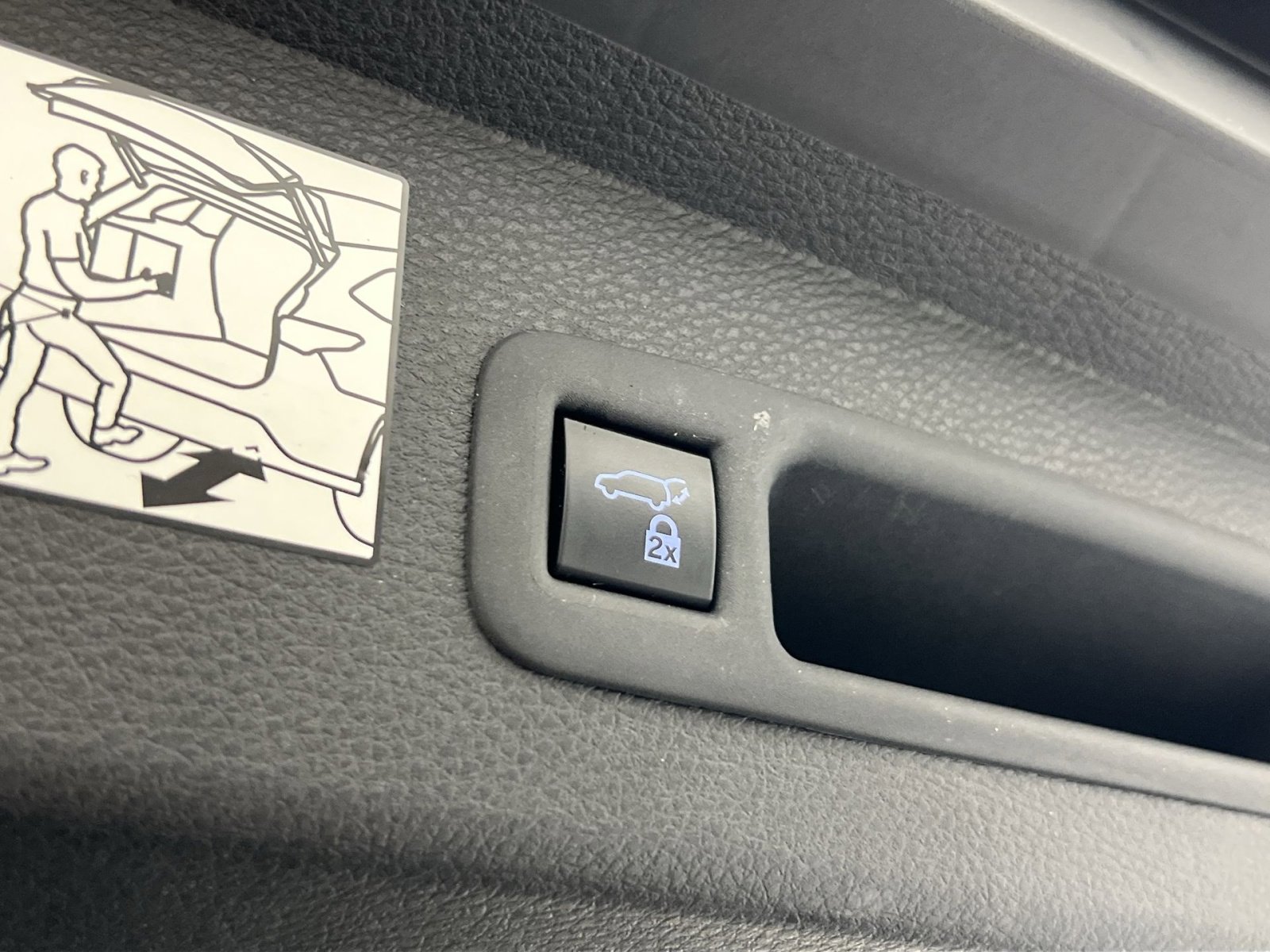 Used 2024 Toyota Sienna XLE image 28