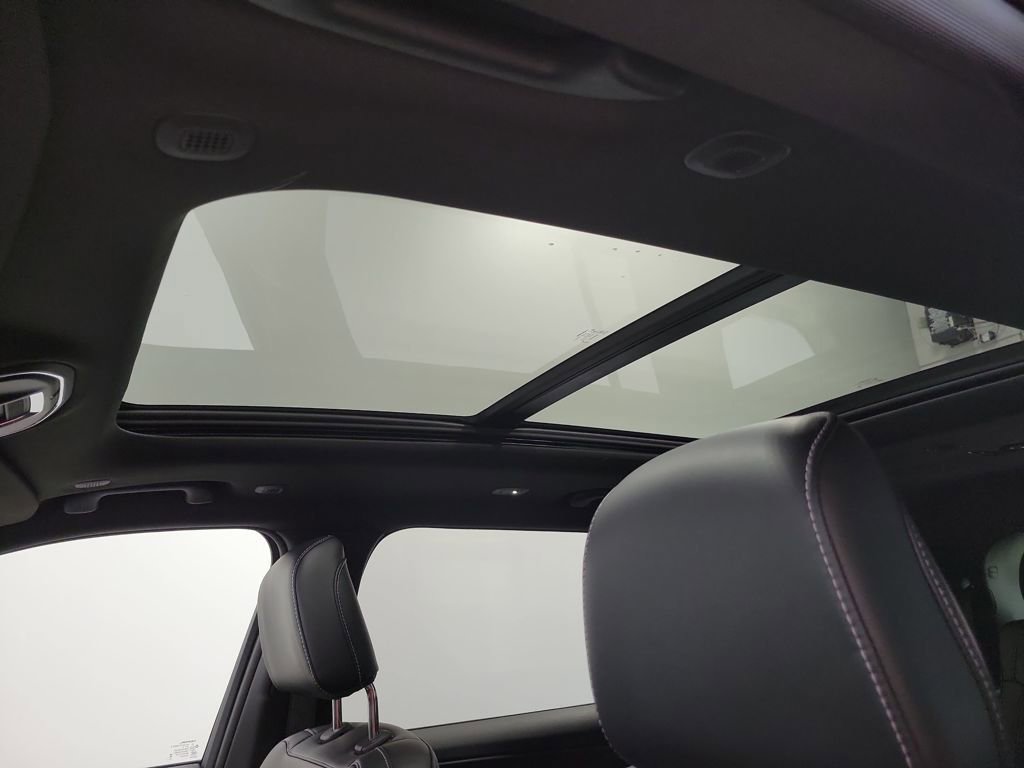 New 2025 Jeep Grand Cherokee L Limited w/ Black Appearance Package image 15