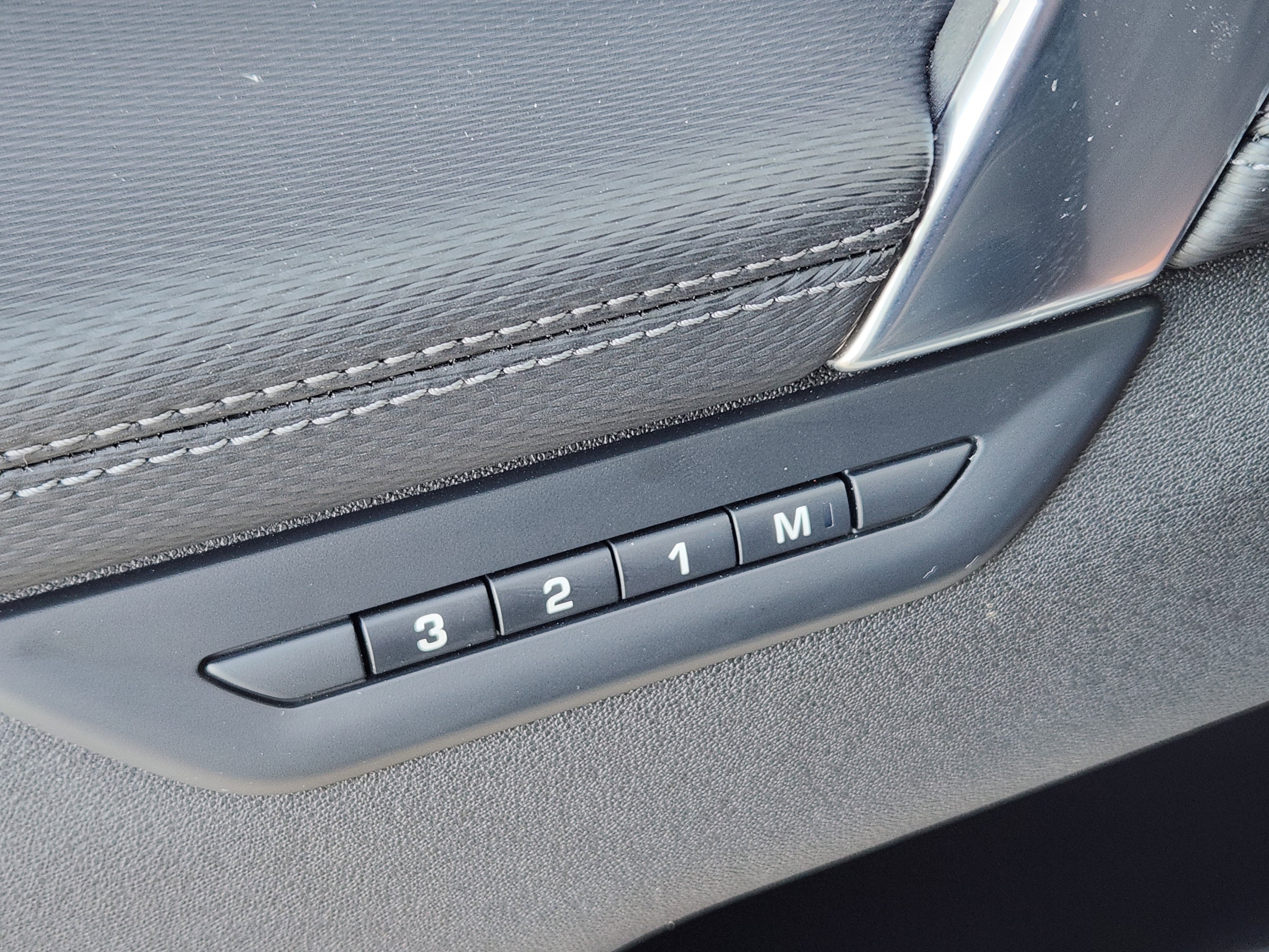 Used 2025 Land Rover Discovery Sport Dynamic SE image 25