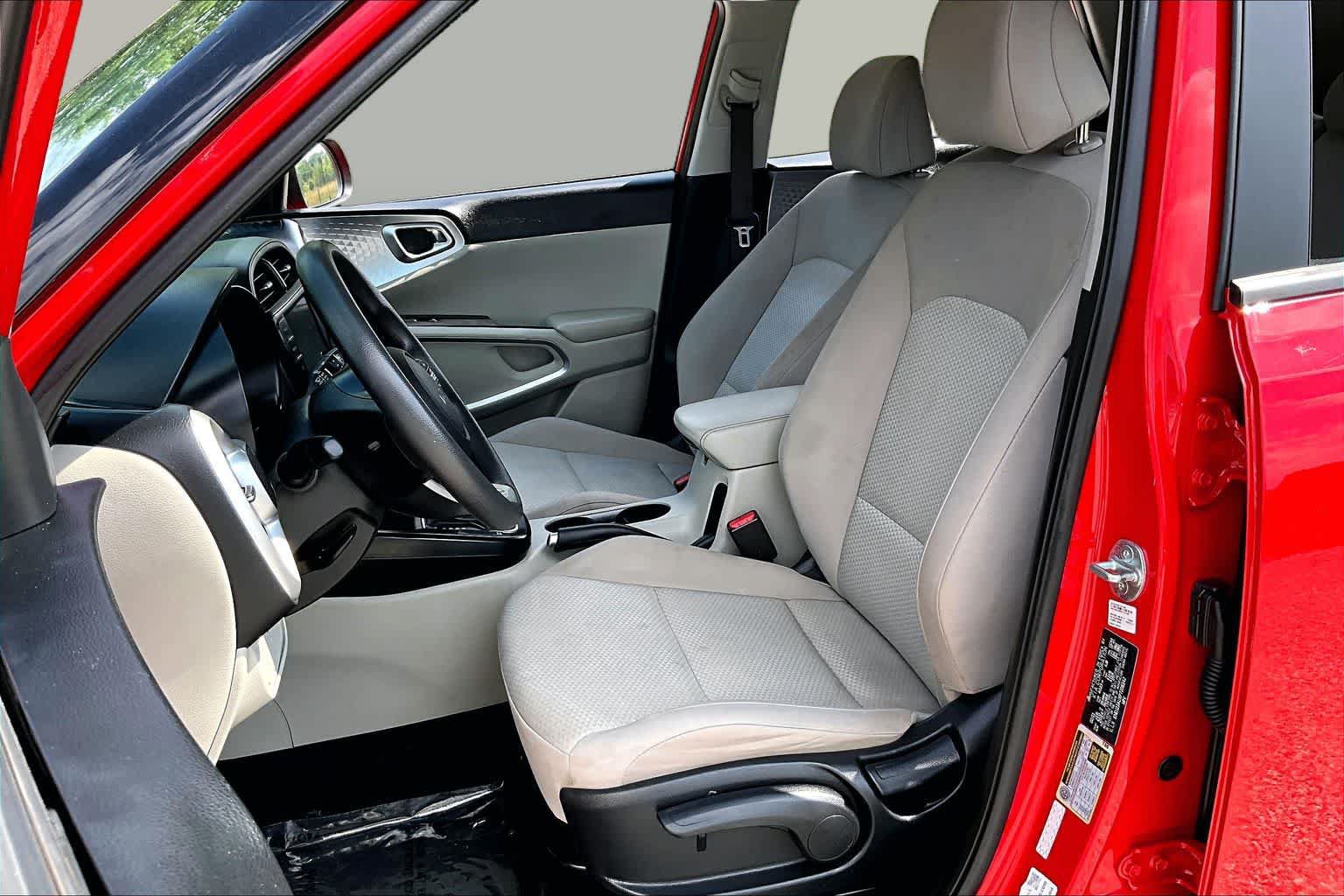 Used 2023 Kia Soul LX FWD image 8