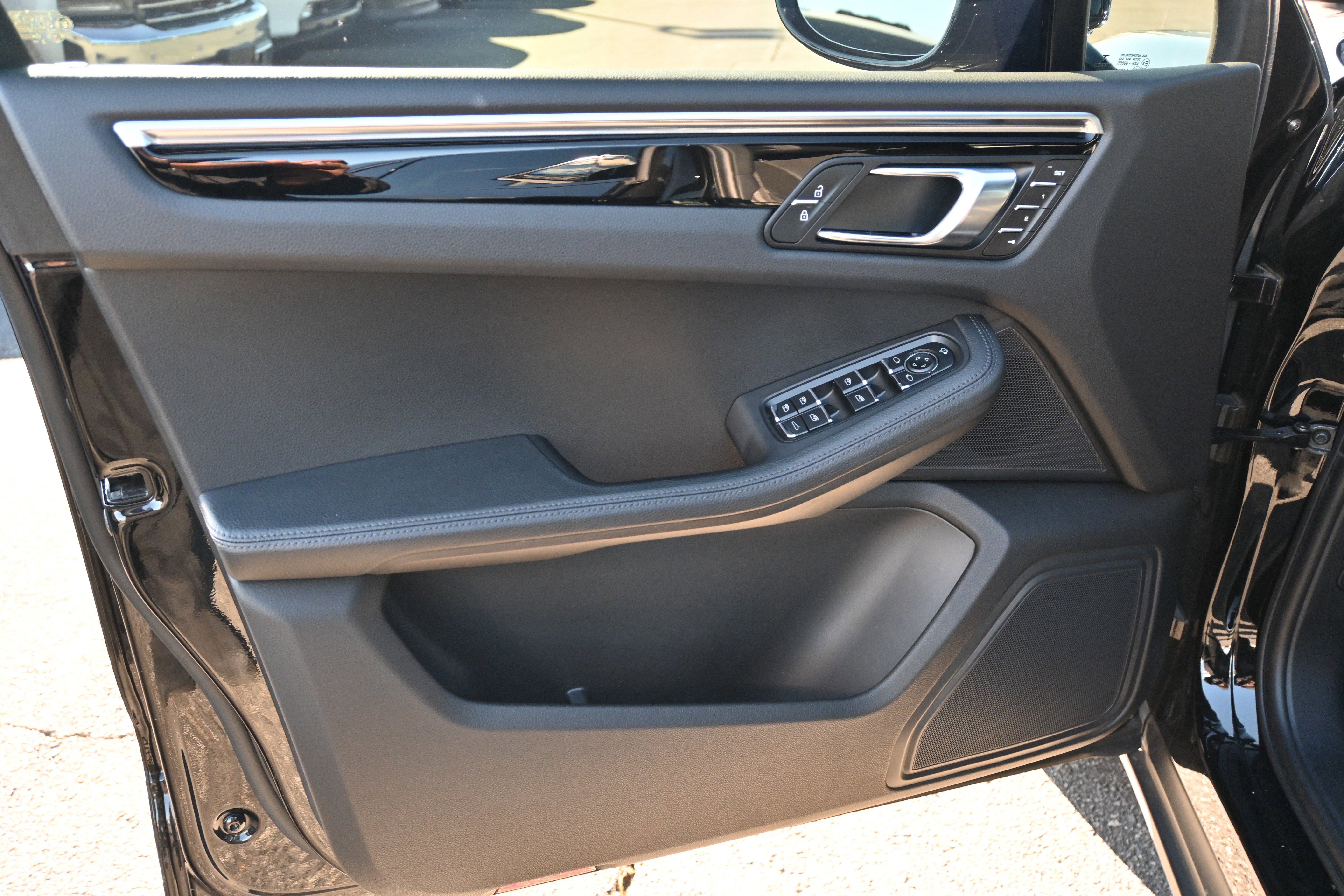 Used 2023 Porsche Macan image 16