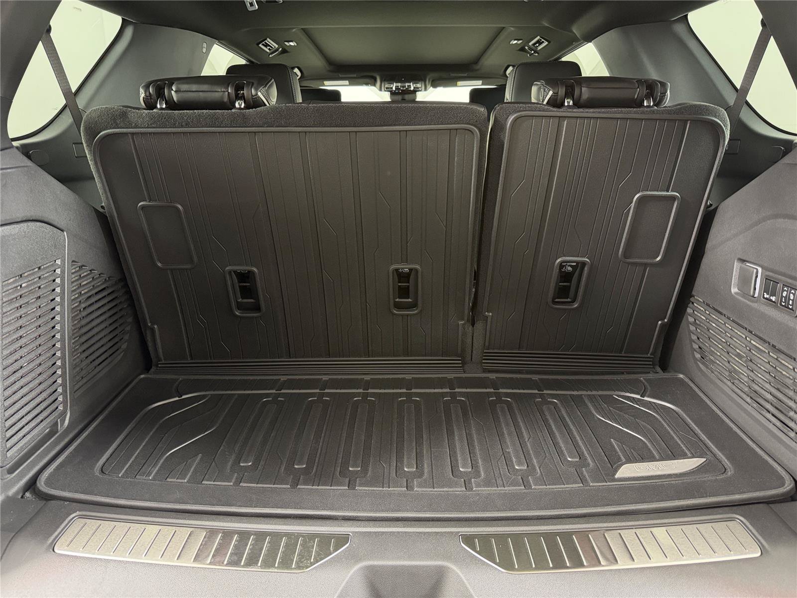 New 2026 GMC Yukon AT4 Ultimate w/ LPO, Floor Liner Package AWD/4WD image 18