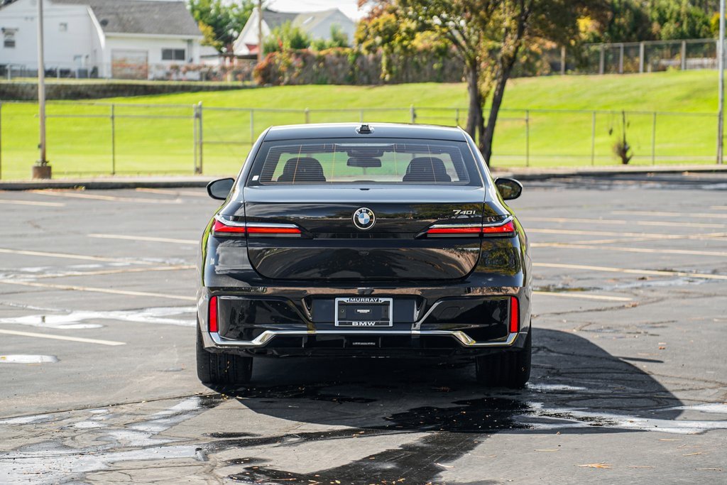 Used 2023 BMW 740i image 6