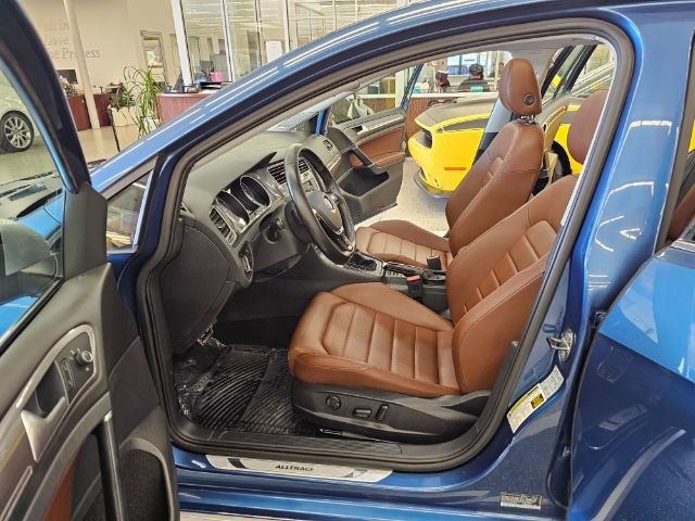 Used 2017 Volkswagen Golf Alltrack S image 11