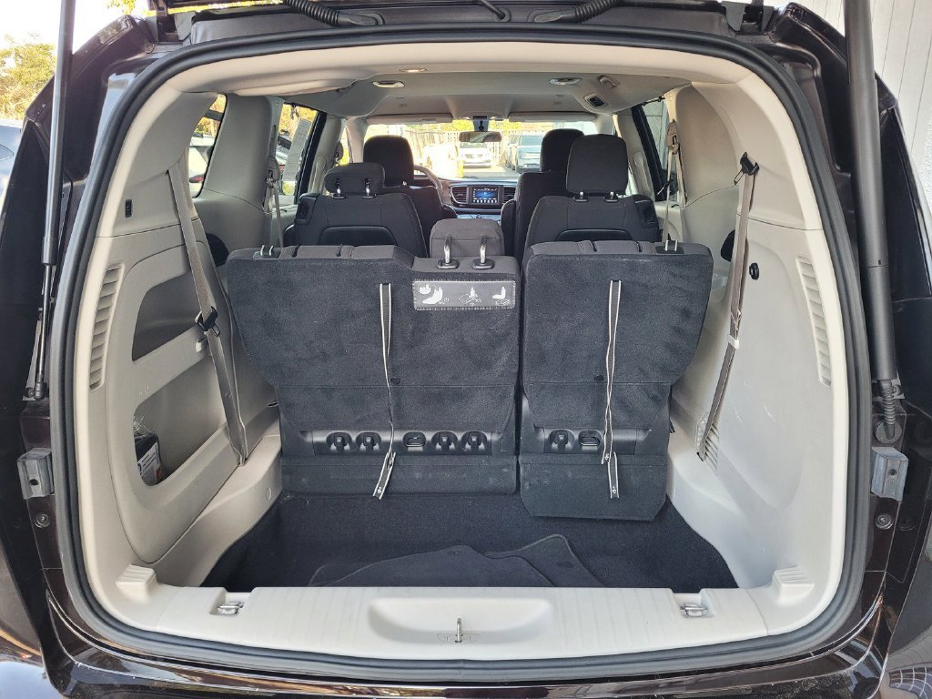 Used 2018 Chrysler Pacifica Touring Plus FWD image 19