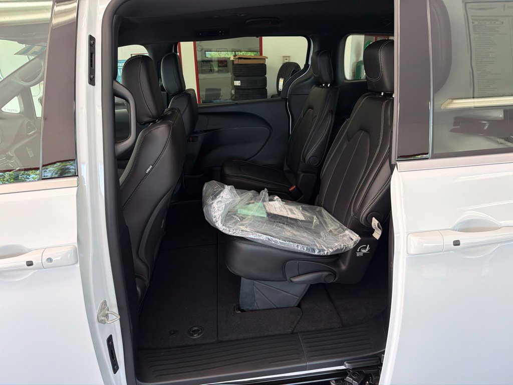 New 2027 Chrysler Pacifica LX FWD image 20