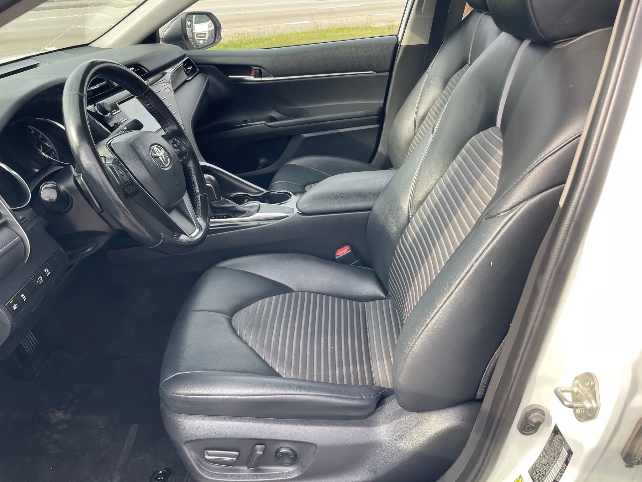 Used 2020 Toyota Camry SE image 17