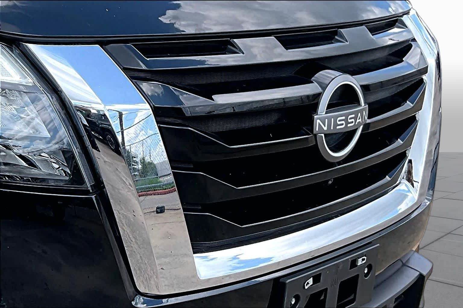 Certified 2025 Nissan Pathfinder Platinum w/ Cargo Package FWD image 30